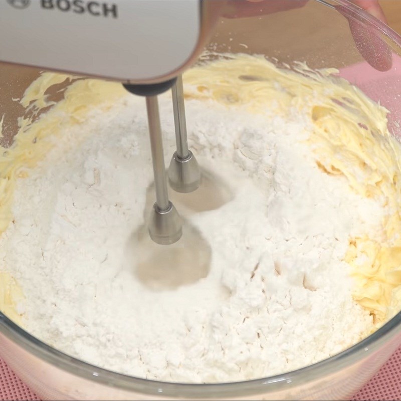 Bước 2 Trộn bột bánh Bánh quy đường BTS - Royal Icing Cookie
