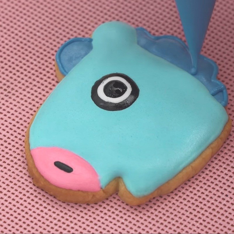 Bước 6 Vẽ bánh Bánh quy đường BTS - Royal Icing Cookie