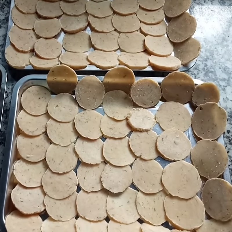 Bước 5 Cắt miếng và phơi nắng Bánh phồng cá thác lác
