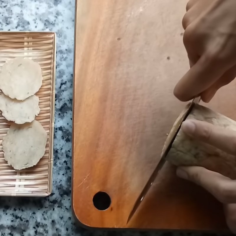 Bước 5 Cắt miếng và phơi nắng Bánh phồng cá thác lác