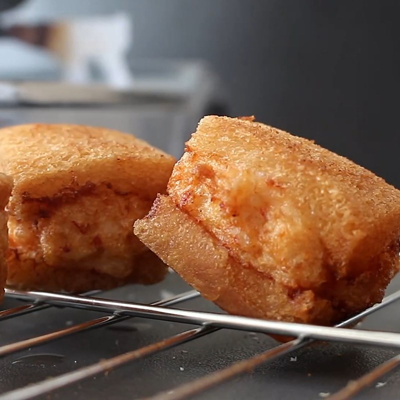 Bước 5 Chiên bánh Sandwich tôm chiên giòn
