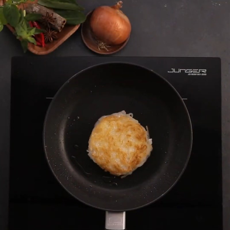 Bước 5 Chiên bánh phở Burger phở