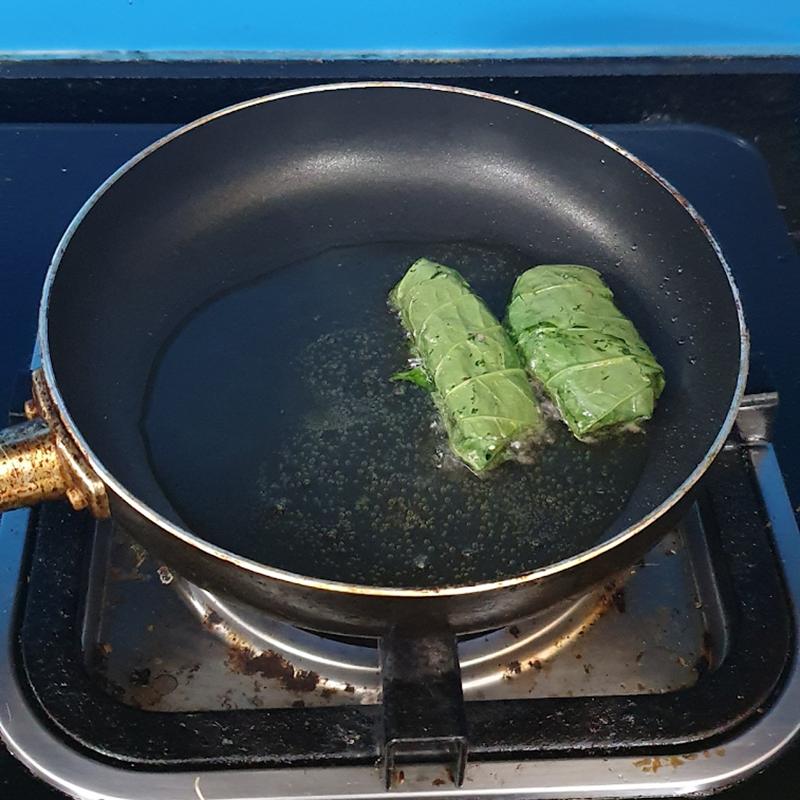 Bước 4 Chiên thịt cuốn lá lốt Thịt cuốn lá lốt chiên giòn