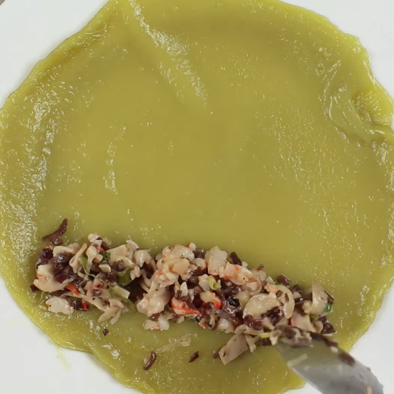 Bước 5 Cuộn tôm nấm Bánh cuốn lá dứa nhân tôm