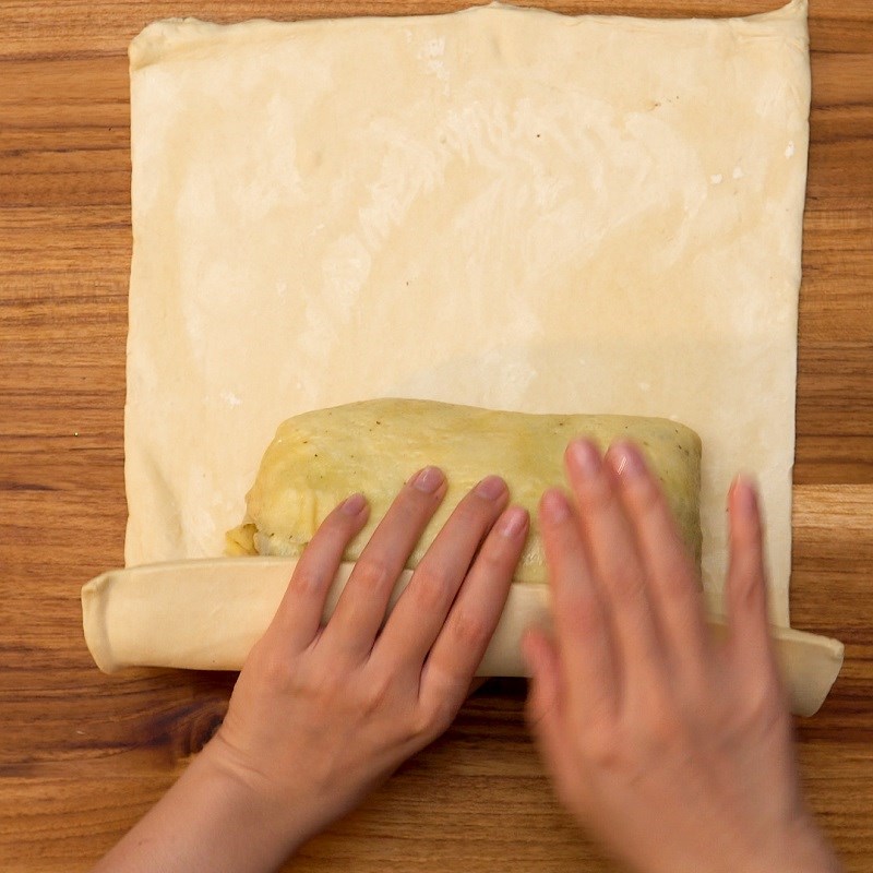 Bước 8 Cuốn vỏ bánh ngàn lớp Bò Wellington