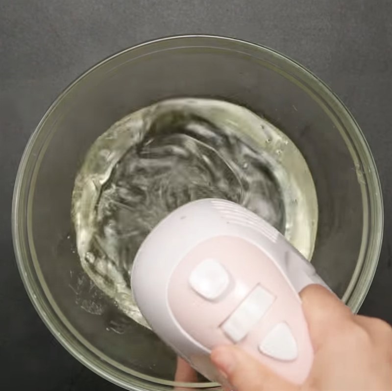 Bước 3 Đánh bông hỗn hợp đường và gelatin Marshmallow