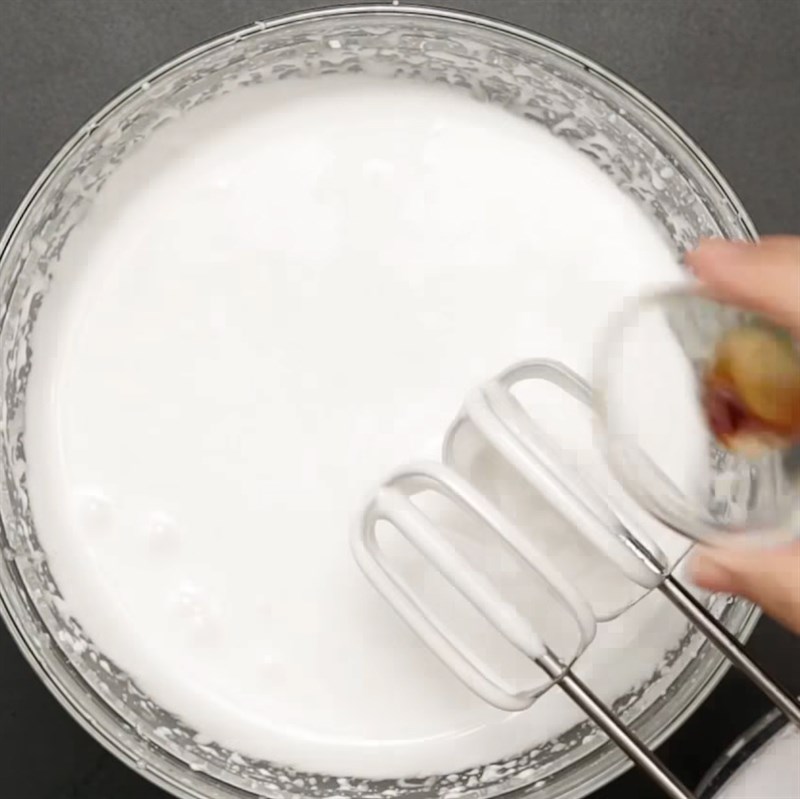 Bước 3 Đánh bông hỗn hợp đường và gelatin Marshmallow