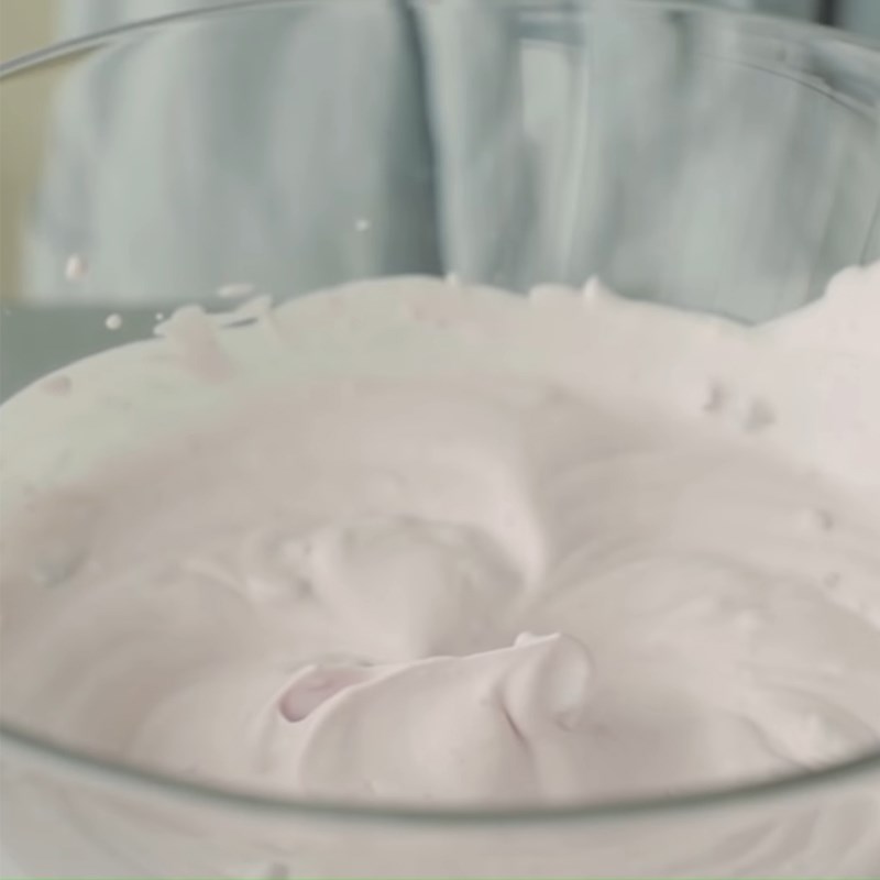 Bước 5 Đánh bông kem tươi Bánh kem cherry