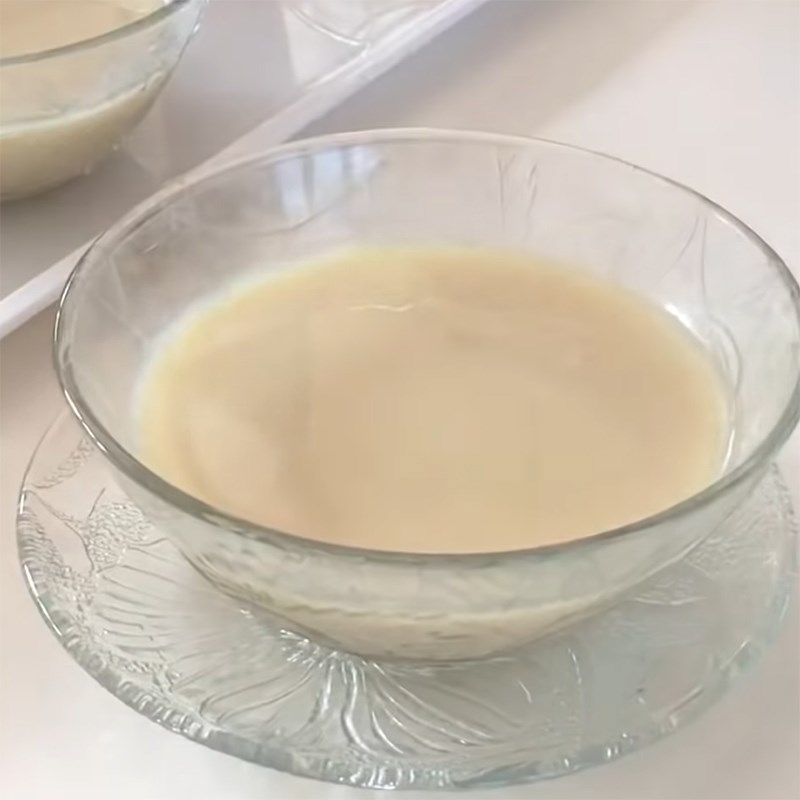 Bước 2 Đổ khuôn Pudding nhãn sữa đậu nành