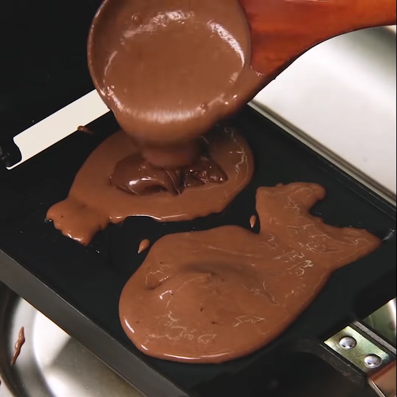 Bước 2 Đổ khuôn Bánh cá socola