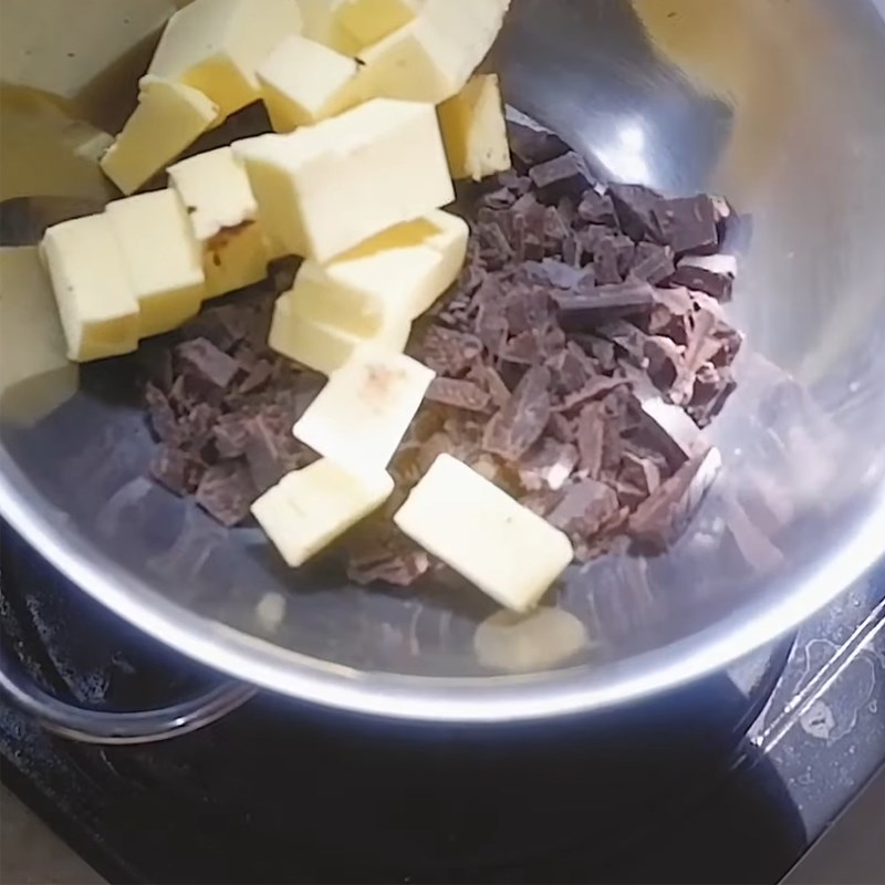 Bước 1 Đun chảy hỗn hợp socola Bánh Brownie không cần lò nướng