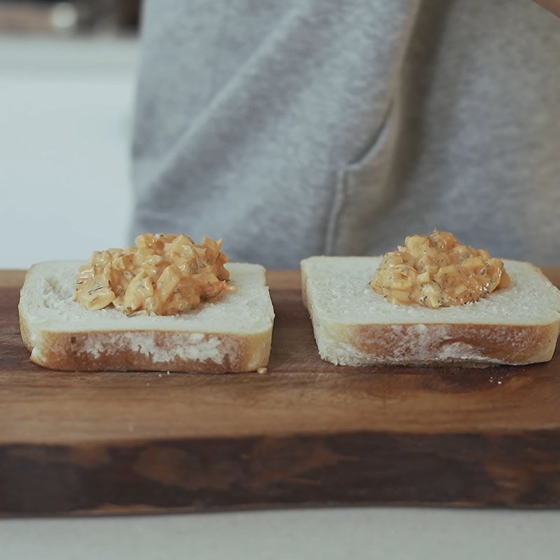 Bước 6 Kẹp bánh Sandwich tôm chiên xù