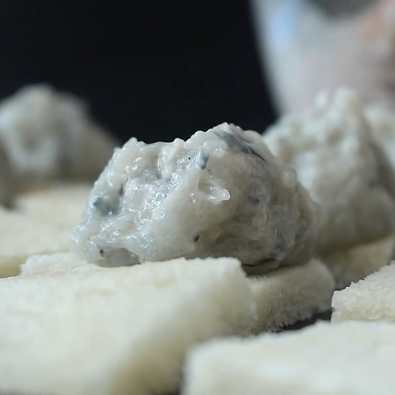 Bước 4 Kẹp bánh Sandwich tôm chiên giòn