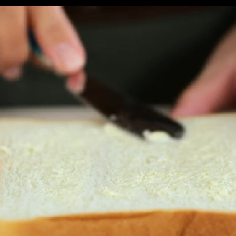 Bước 5 Kẹp bánh Sandwich thịt heo chiên giòn