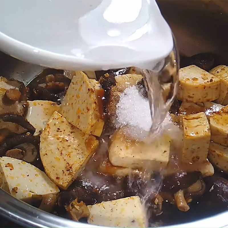 Bước 4 Kho món ăn Chả lụa chay kho nấm