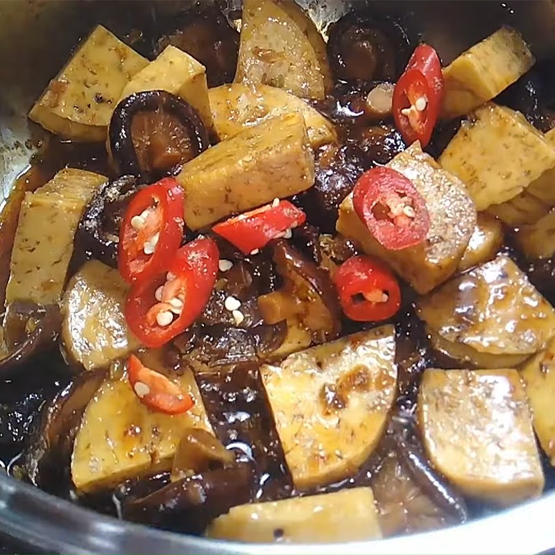 Bước 4 Kho món ăn Chả lụa chay kho nấm