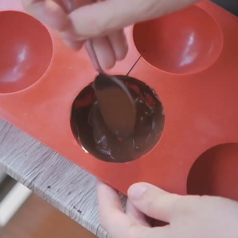 Bước 5 Làm bóng socola Chocolate bomb không cần lò nướng