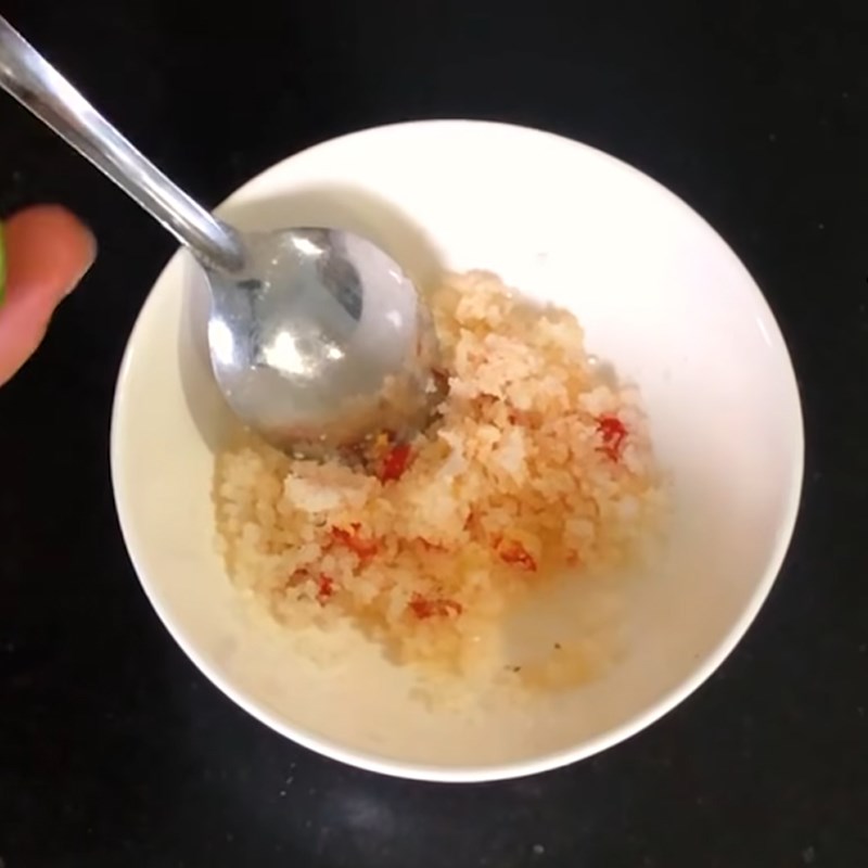 Bước 5 Làm nước chấm Gà hấp nấm rơm