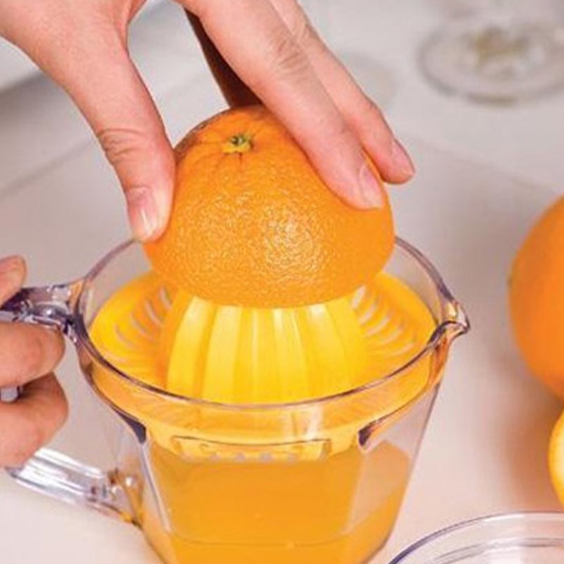 Bước 2 Làm nước ép cam và thơm (dứa) Cách nấu lẩu thái thập cẩm bằng nước ép trái cây