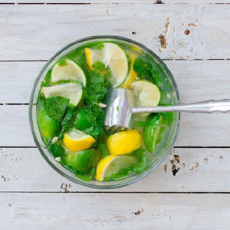 Bước 2 Làm nước mojito Kem mojito trái cây