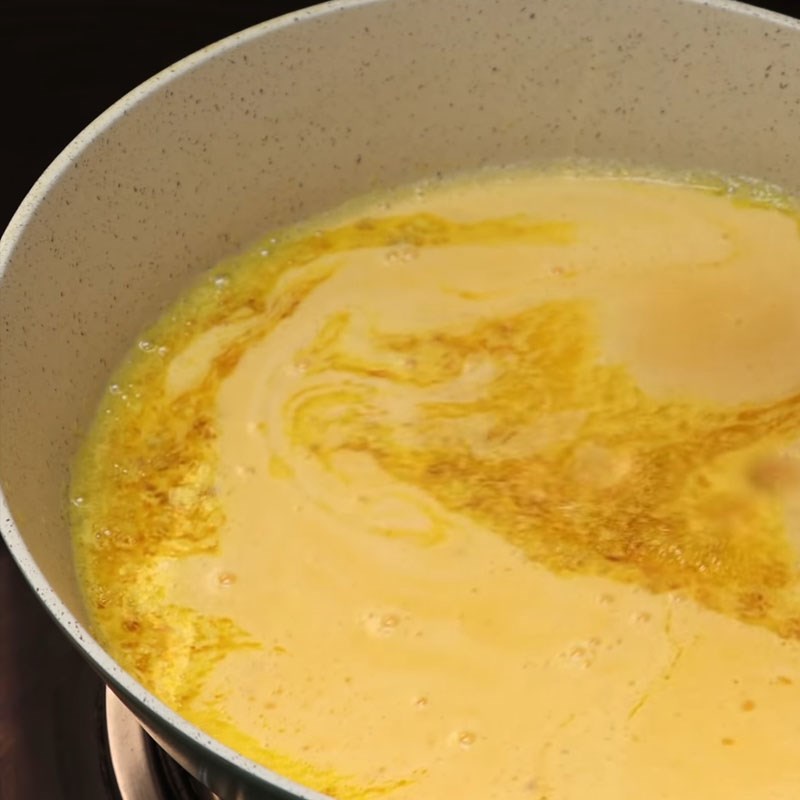 Bước 3 Làm sốt bơ trứng muối Mực chiên giòn sốt bơ trứng muối