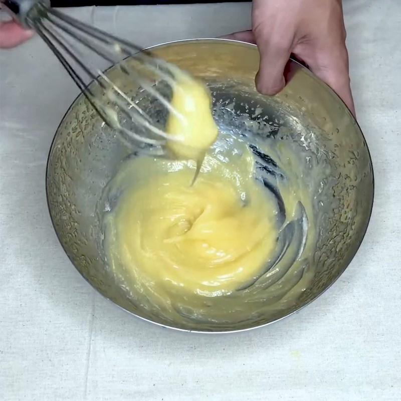 Bước 5 Làm sốt dầu trứng Bánh bông lan trứng muối bằng nồi chiên không dầu