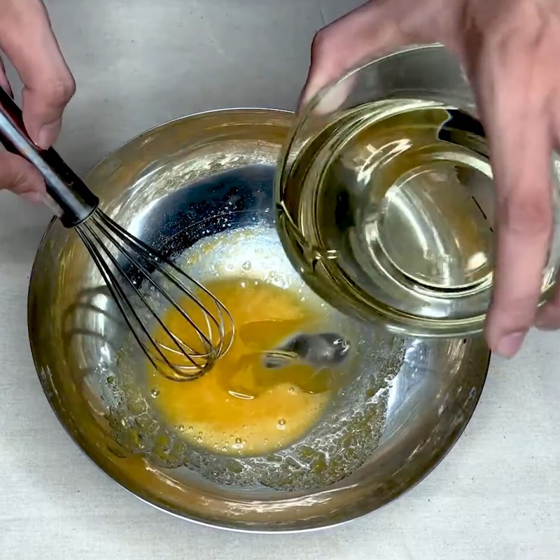 Bước 5 Làm sốt dầu trứng Bánh bông lan trứng muối bằng nồi chiên không dầu