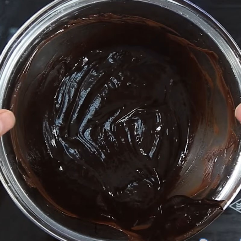 Bước 1 Làm tan chảy socola Bánh rán trà xanh nhân socola