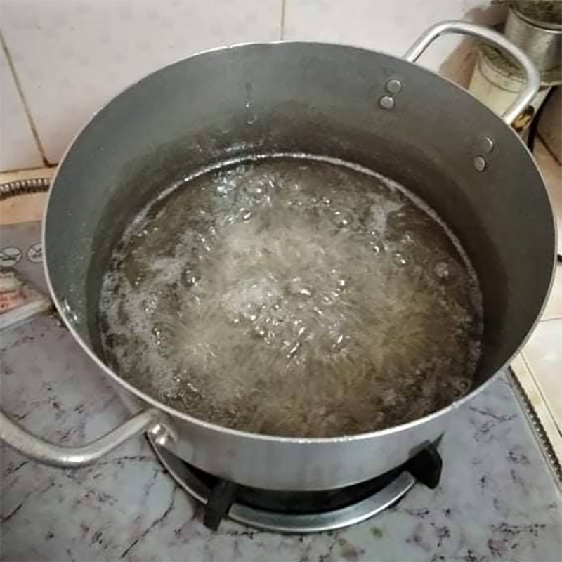Bước 3 Nấu nước đường để ngâm cà na Cà na ngâm đường phèn