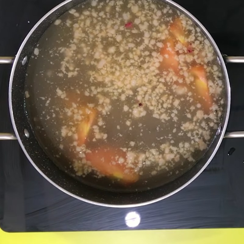 Bước 3 Nấu canh Canh cà chua trứng thịt bằm
