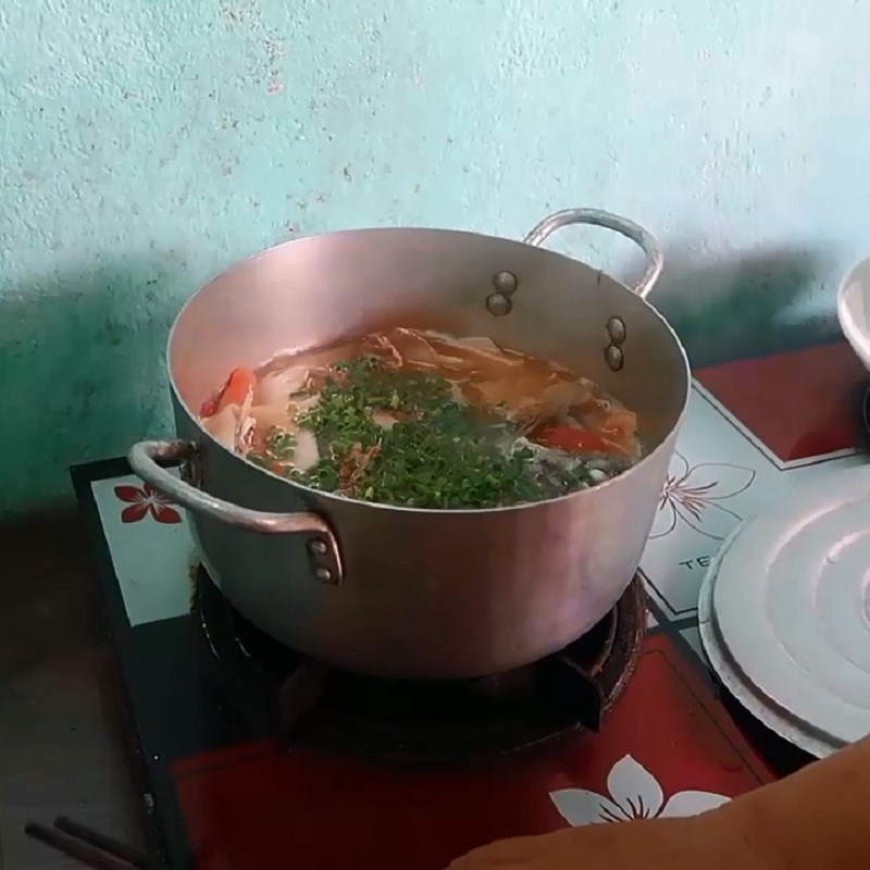 Bước 3 Nấu canh Canh chua đầu cá thu măng chua