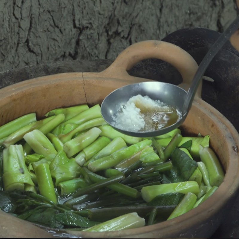 Bước 4 Nấu canh Canh chua cá trê rau muống