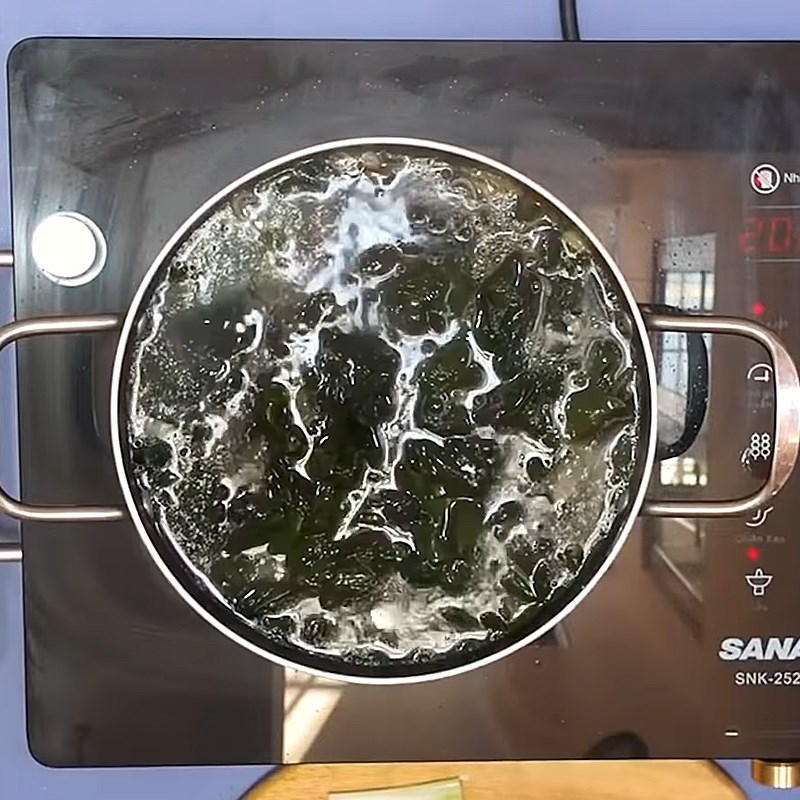 Bước 3 Nấu canh Canh rong biển nấu ngao
