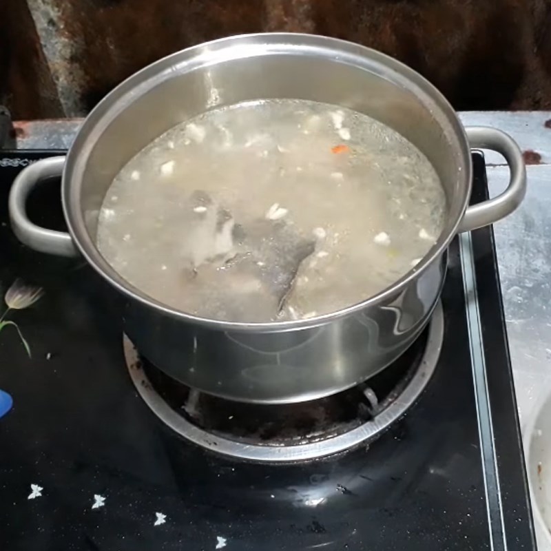 Bước 4 Nấu canh Canh chua cá đuối lá me non