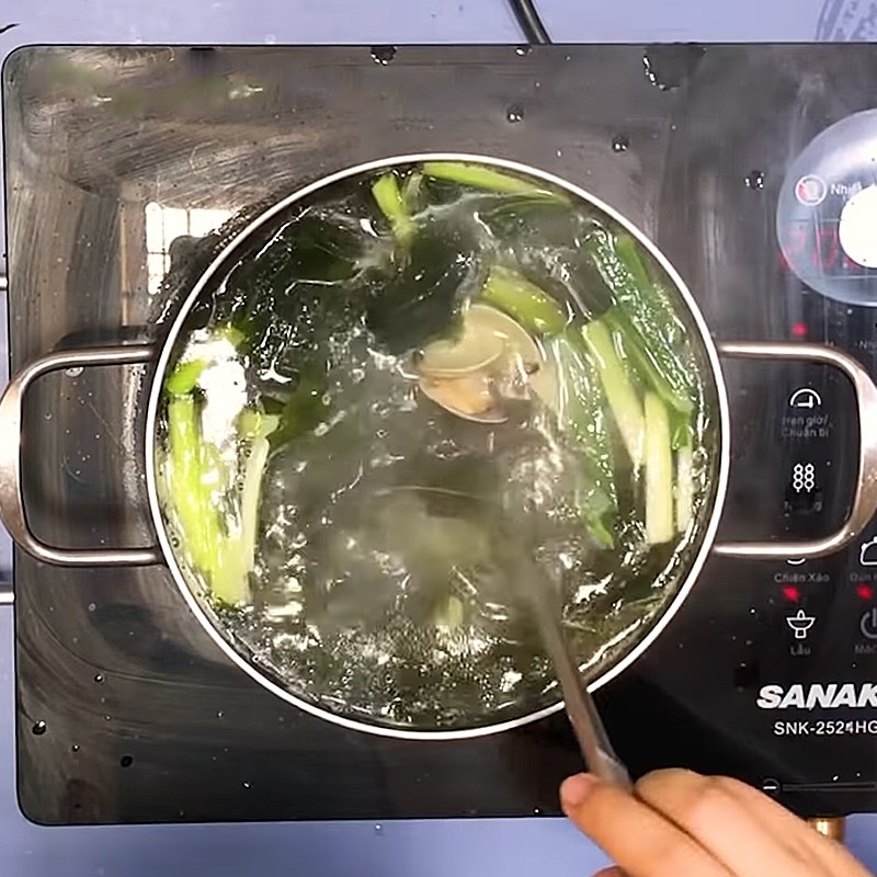 Bước 3 Nấu canh Canh rong biển nấu ngao