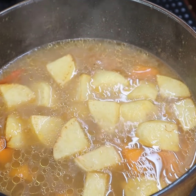 Bước 5 Nấu canh Canh thịt bò khoai tây cà rốt