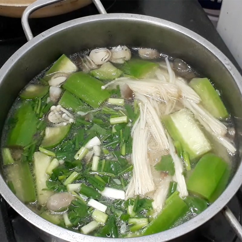 Bước 2 Nấu canh Canh mướp nấm chay