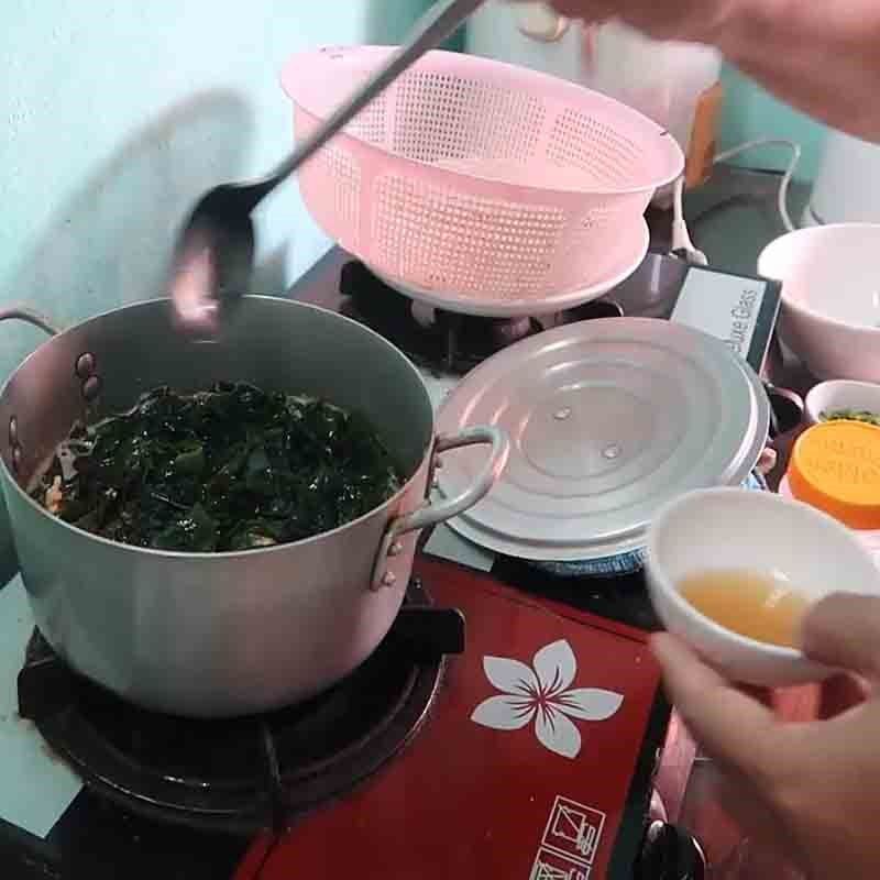 Bước 3 Nấu canh Canh rong biển với tôm tươi