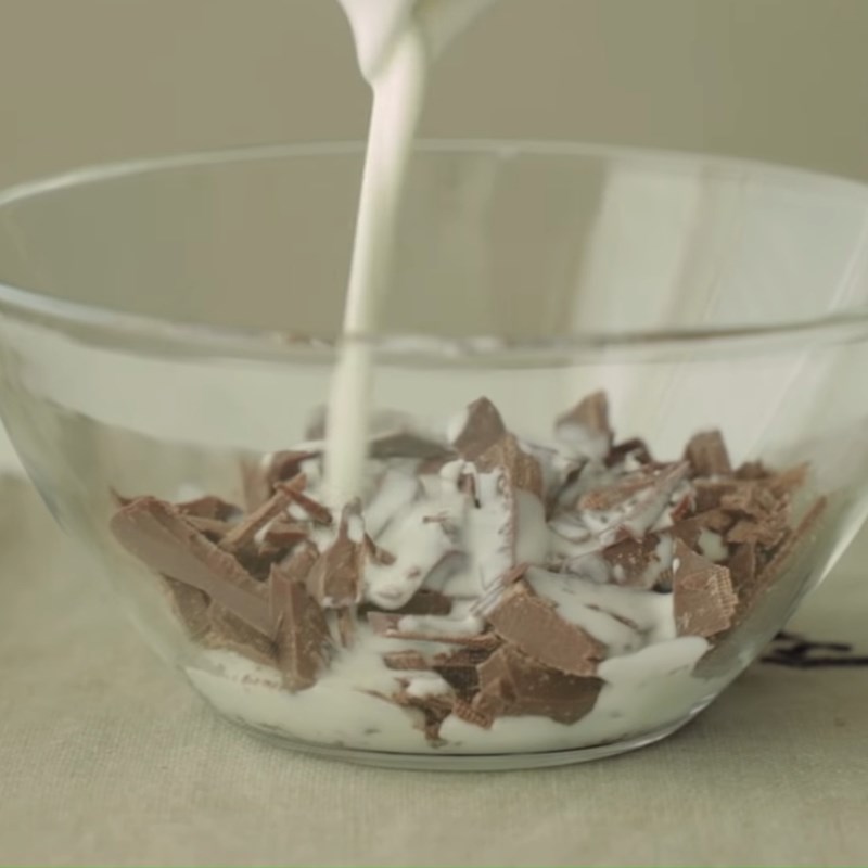 Bước 2 Nấu chảy socola Bánh Cheesecake Socola Oreo