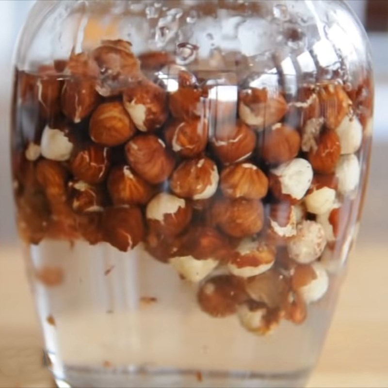 Bước 1 Ngâm hạt phỉ Sữa hạt phỉ hương socola