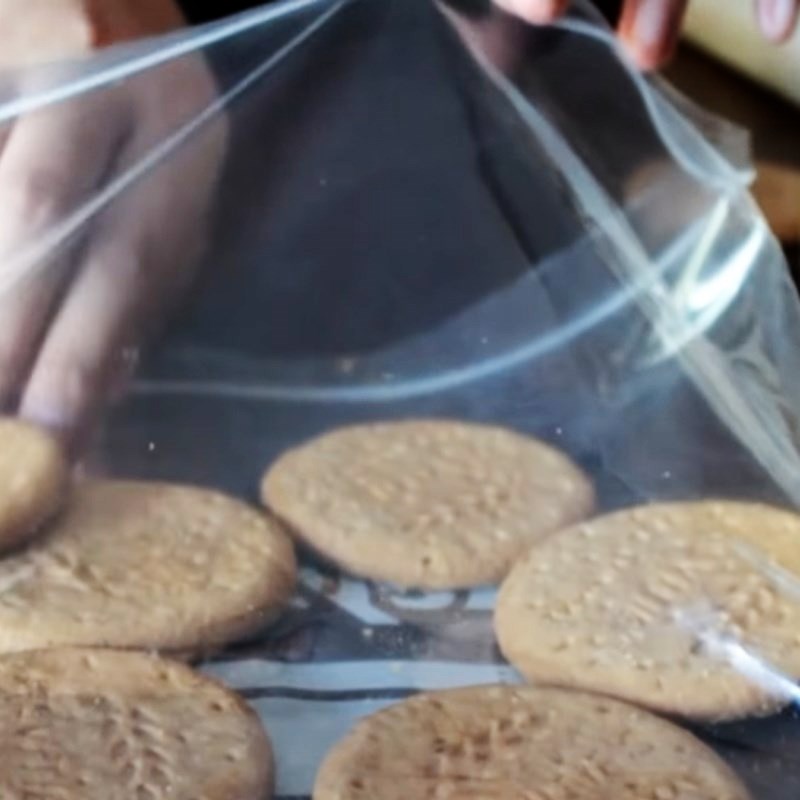 Bước 1 Nghiền vụn bánh quy Cheesecake milo