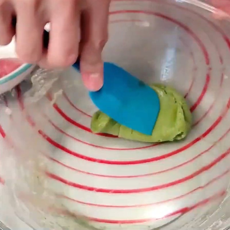 Bước 2 Pha màu bột Bánh melonpan hình con rùa