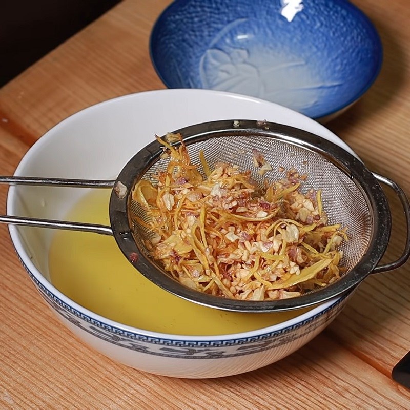 Bước 4 Phi thơm các loại gia vị Sườn hấp chua ngọt