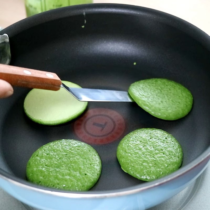 Bước 2 Rán bánh Bánh rán trà xanh nhân kem