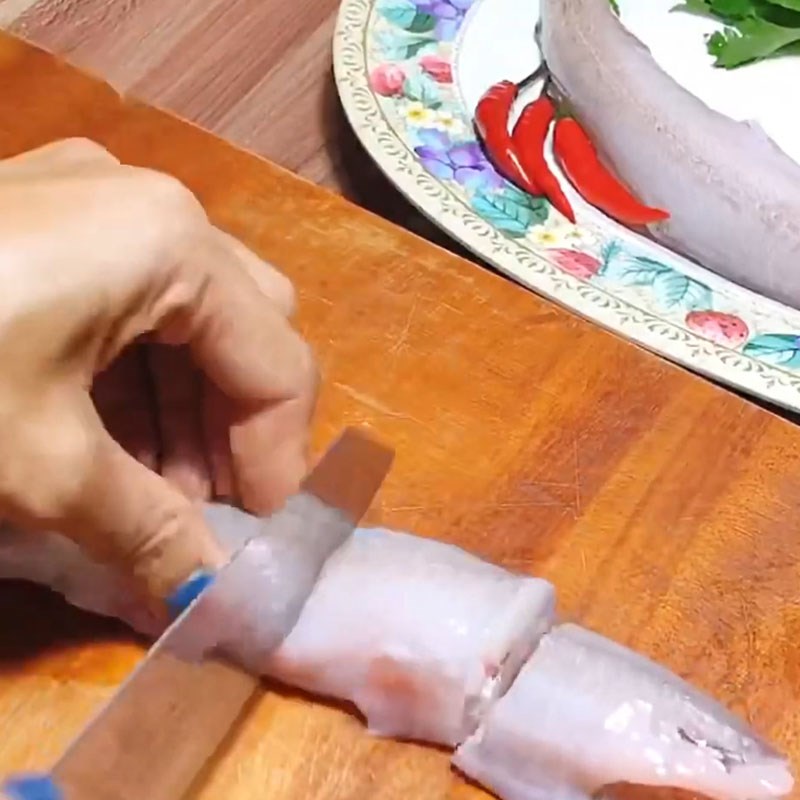 Bước 1 Sơ chế cá khoai Canh cá khoai nấu ngót