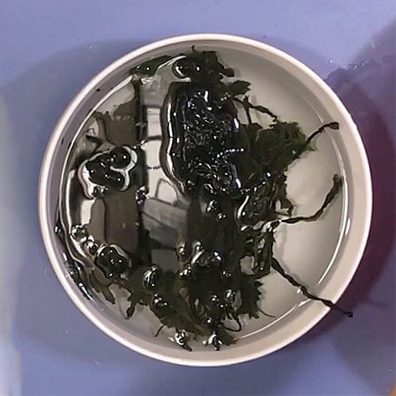 Bước 2 Sơ chế các nguyên liệu khác Canh rong biển nấu ngao