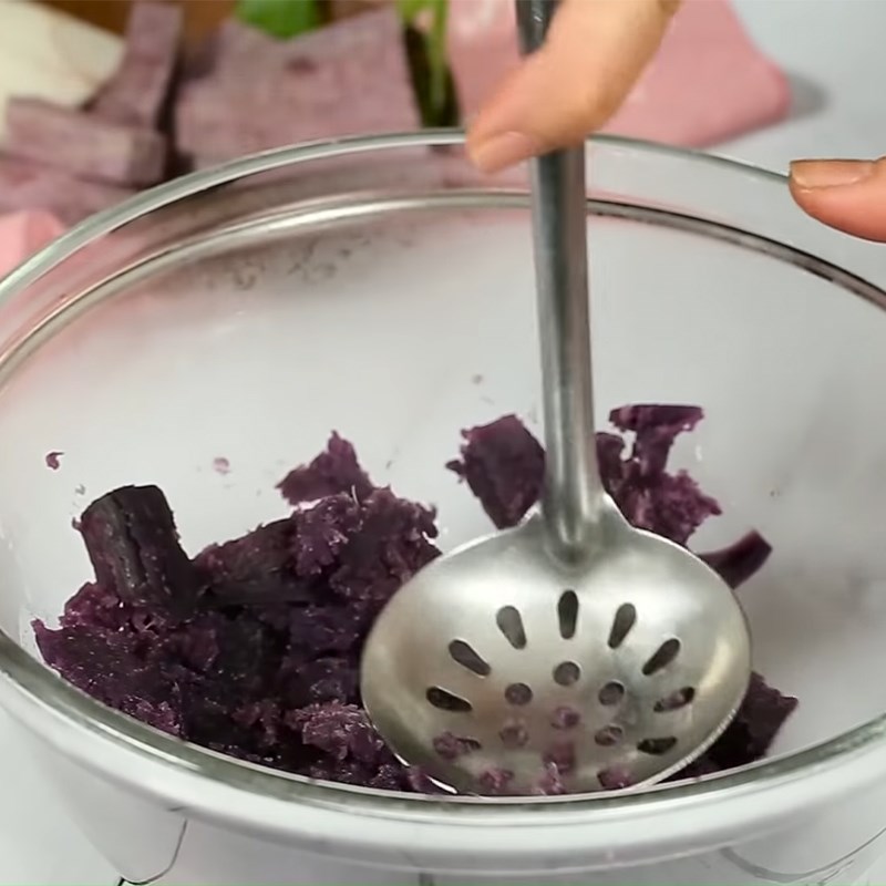 Bước 1 Sơ chế khoai lang tím Bánh sago khoai lang tím viên tròn