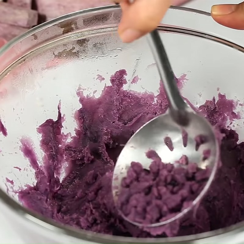 Bước 1 Sơ chế khoai lang tím Bánh sago khoai lang tím viên tròn
