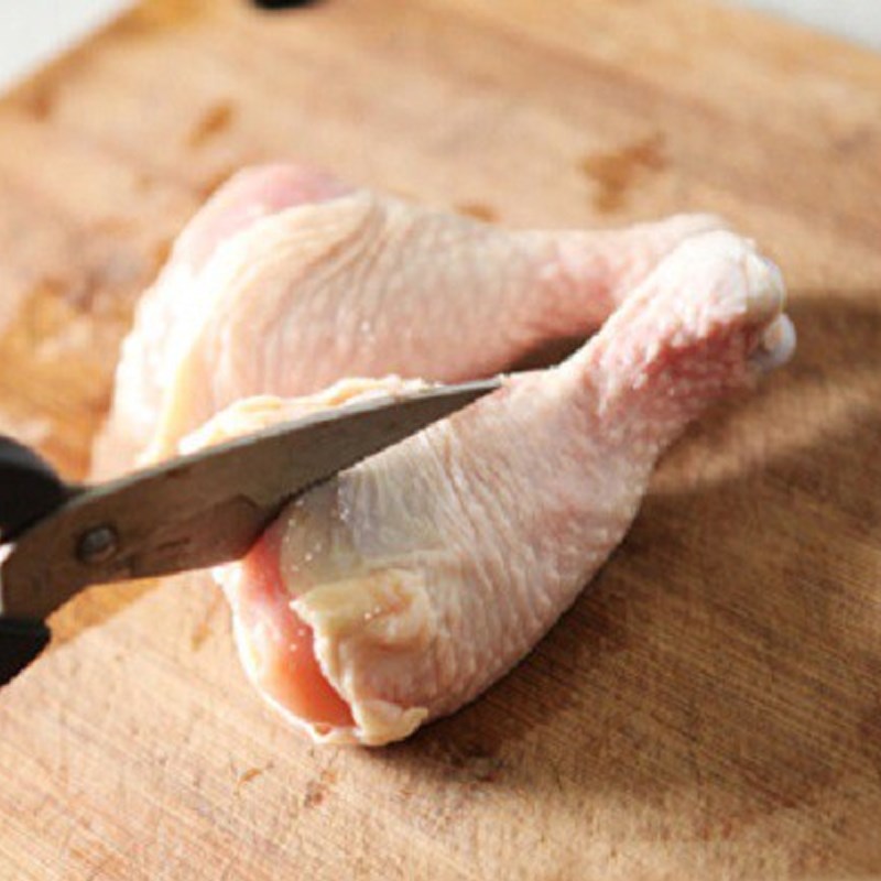 Bước 1 Sơ chế thịt gà Gà hấp nấm hương mộc nhĩ