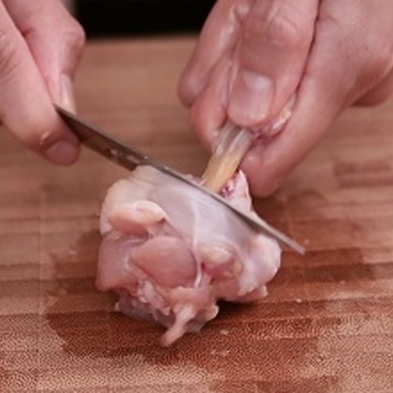Bước 1 Sơ chế thịt gà Gà hấp nấm hương mộc nhĩ